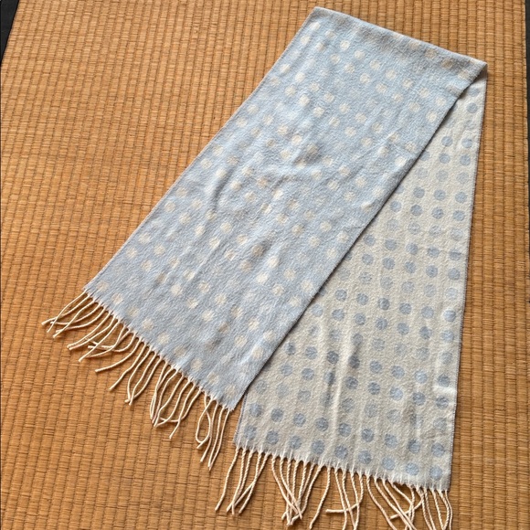 Pringle Scottish cashmere scarf. Stylish & warm ❄️ 🥶 Winter.